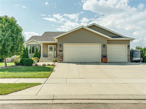 zillow mandan nd.